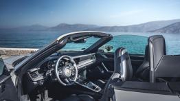 Porsche 911 (992) - galeria redakcyjna - widok ogólny wnętrza z przodu