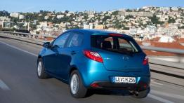 Mazda 2 Facelifting - wersja 5-drzwiowa - widok z tyłu