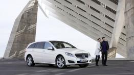 Mercedes klasy R 2011 - wersja przedłużona - widok z przodu
