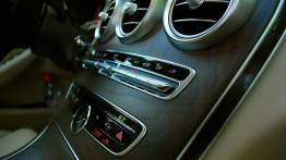 Mercedes Klasa C W205 Kombi - galeria redakcyjna - panel sterowania wentylacją i nawiewem