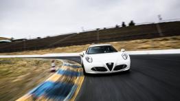 Alfa Romeo 4C (2015) - wersja amerykańska - widok z przodu