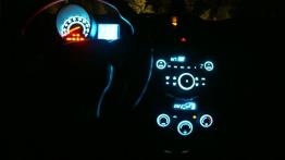 Chevrolet Spark - galeria redakcyjna - kokpit, nocne zdjęcie