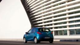 Mazda 2 Facelifting - wersja 5-drzwiowa - widok z tyłu