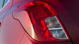 Opel Mokka - lewy tylny reflektor - wyłączony