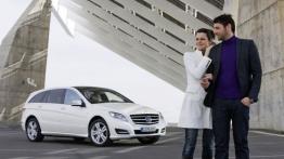 Mercedes klasy R 2011 - wersja przedłużona - widok z przodu