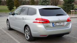 Peugeot 308 II SW 1.2 PureTech 130KM - galeria redakcyjna - widok z tyłu