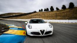 Alfa Romeo 4C (2015) - wersja amerykańska - widok z przodu