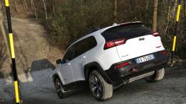 Jeep Cherokee KL (2014) Trailhawk - wersja europejska - widok z tyłu