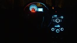 Chevrolet Spark - galeria redakcyjna - kokpit, nocne zdjęcie