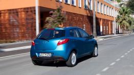 Mazda 2 Facelifting - wersja 5-drzwiowa - widok z tyłu