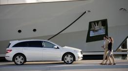 Mercedes klasy R 2011 - wersja przedłużona - prawy bok