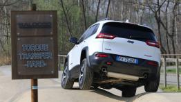 Jeep Cherokee KL (2014) Trailhawk - wersja europejska - widok z tyłu