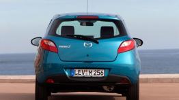 Mazda 2 Facelifting - wersja 5-drzwiowa - widok z tyłu