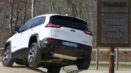 Jeep Cherokee KL (2014) Trailhawk - wersja europejska - widok z tyłu