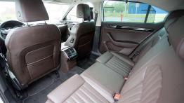 Skoda Superb Laurin & Klement 2.0 TDI 150 KM - galeria redakcyjna - tylna kanapa