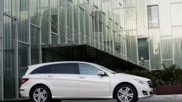 Mercedes klasy R 2011 - wersja przedłużona - prawy bok