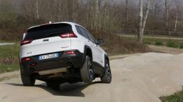 Jeep Cherokee KL (2014) Trailhawk - wersja europejska - widok z tyłu
