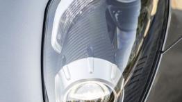 Alfa Romeo 4C (2015) - wersja amerykańska - lewy przedni reflektor - włączony