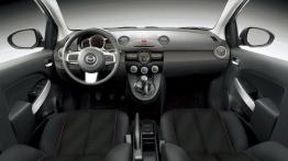 Mazda 2 Facelifting - wersja 5-drzwiowa - pełny panel przedni