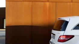 Mercedes klasy R 2011 - wersja przedłużona - prawy bok