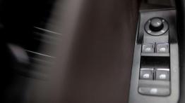 Skoda Superb Laurin & Klement 2.0 TDI 150 KM - galeria redakcyjna - sterowanie w drzwiach