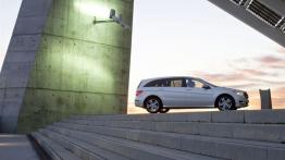 Mercedes klasy R 2011 - wersja przedłużona - prawy bok