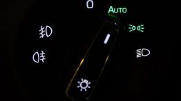 Skoda Superb Laurin & Klement 2.0 TDI 150 KM - galeria redakcyjna - panel sterowania światłami pod k