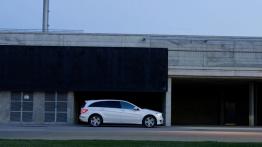 Mercedes klasy R 2011 - wersja przedłużona - prawy bok