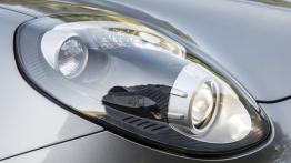 Alfa Romeo 4C (2015) - wersja amerykańska - prawy przedni reflektor - włączony