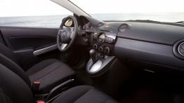 Mazda 2 Facelifting - wersja 5-drzwiowa - pełny panel przedni
