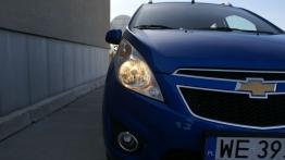 Chevrolet Spark - galeria redakcyjna - prawy przedni reflektor - włączony