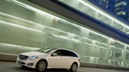 Mercedes klasy R 2011 - wersja przedłużona - lewy bok