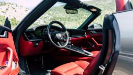 Porsche 911 (992) - galeria redakcyjna - widok ogólny wnętrza z przodu