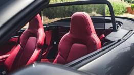 Porsche 911 (992) - galeria redakcyjna - widok ogólny wnętrza z przodu