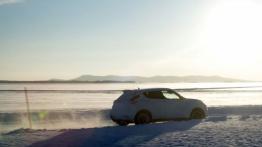 Nissan Juke Nismo RS (2014) - wersja europejska - prawy bok