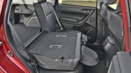 Subaru Forester IV - wersja amerykańska - tylna kanapa złożona, widok z boku