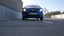 Chevrolet Spark - galeria redakcyjna - przód - reflektory włączone