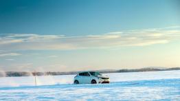 Nissan Juke Nismo RS (2014) - wersja europejska - prawy bok