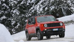 Jeep Renegade Trailhawk (2015) - wersja europejska - widok z przodu