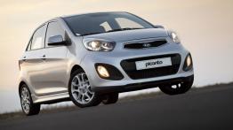 Kia Picanto 2011 - wersja 5-drzwiowa - przód - reflektory włączone