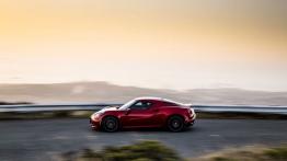 Alfa Romeo 4C (2015) - wersja amerykańska - lewy bok
