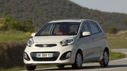 Kia Picanto 2011 - wersja 5-drzwiowa - przód - reflektory włączone