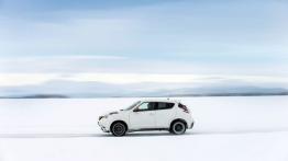 Nissan Juke Nismo RS (2014) - wersja europejska - lewy bok