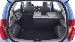 Kia Picanto 2011 - wersja 5-drzwiowa - tylna kanapa złożona, widok z bagażnika
