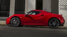 Alfa Romeo 4C (2015) - wersja amerykańska - lewy bok