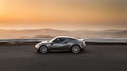 Alfa Romeo 4C (2015) - wersja amerykańska - lewy bok