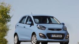 Kia Picanto 2011 - wersja 5-drzwiowa - przód - reflektory włączone
