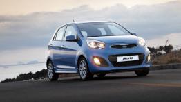 Kia Picanto 2011 - wersja 5-drzwiowa - przód - reflektory włączone