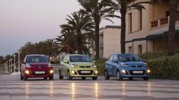 Kia Picanto 2011 - wersja 5-drzwiowa - przód - reflektory włączone