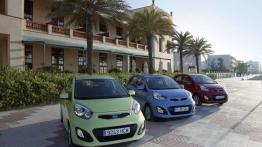 Kia Picanto 2011 - wersja 5-drzwiowa - przód - reflektory włączone